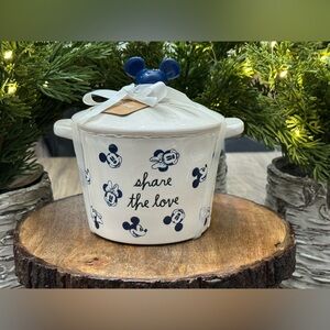 ✨ Brand NEW w/Tags Rae Dunn Disney share the love Covered Baking Dish ✨